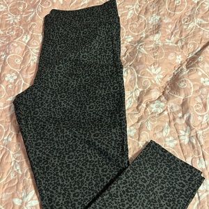 LOFT dressy leopard print leggings. Size Large NWT